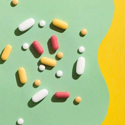 flat-lay-pills-shape (1)
