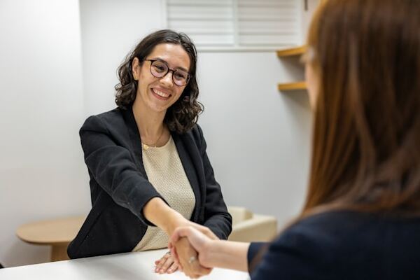 resume-genius-IESB4iFVuzA-unsplash (1)